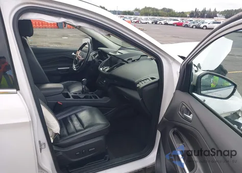 2017 Ford Escape Titanium z USA, uszkodzony, nr VIN 1FMCU9JD3HUD29461